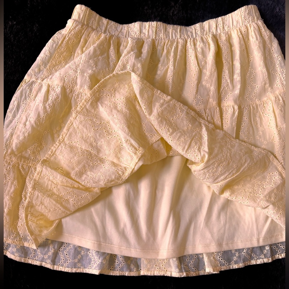 Wild Fable Eyelet Tiered Mini Skirt Pale Yellow Size S Elastic Waist - Picture 5 of 6